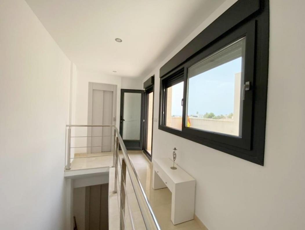 Hébergement de vacances Precioso Bungalow Luminoso Con Piscina Y Terraza. Calp