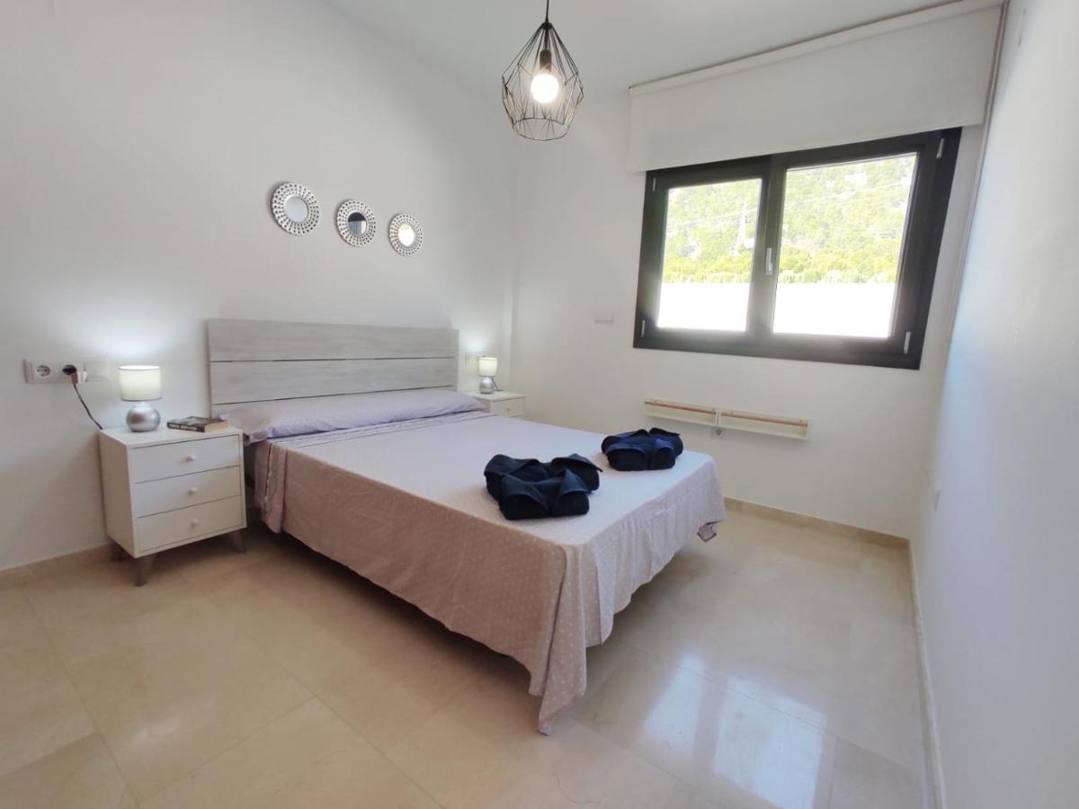 Precioso Bungalow Luminoso Con Piscina Y Terraza. Hébergement de vacances Calp