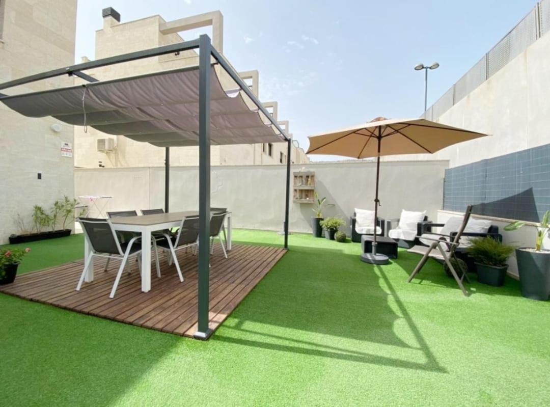 Precioso Bungalow Luminoso Con Piscina Y Terraza. Hébergement de vacances *
