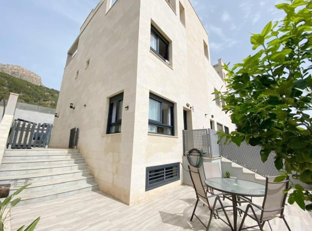 Precioso Bungalow Luminoso Con Piscina Y Terraza. Hébergement de vacances Calp