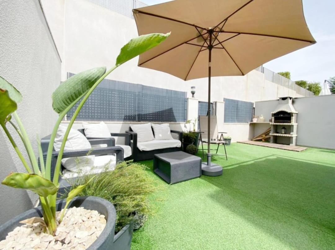 Precioso Bungalow Luminoso Con Piscina Y Terraza. Hébergement de vacances