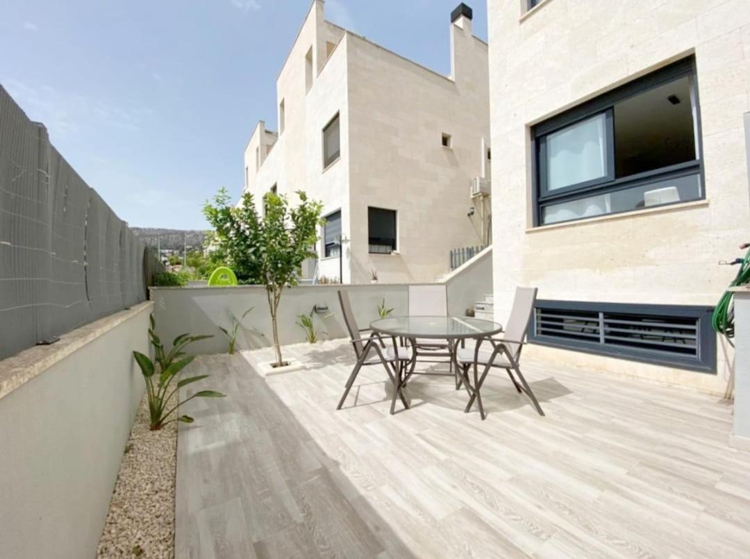 Precioso Bungalow Luminoso Con Piscina Y Terraza. Hébergement de vacances *