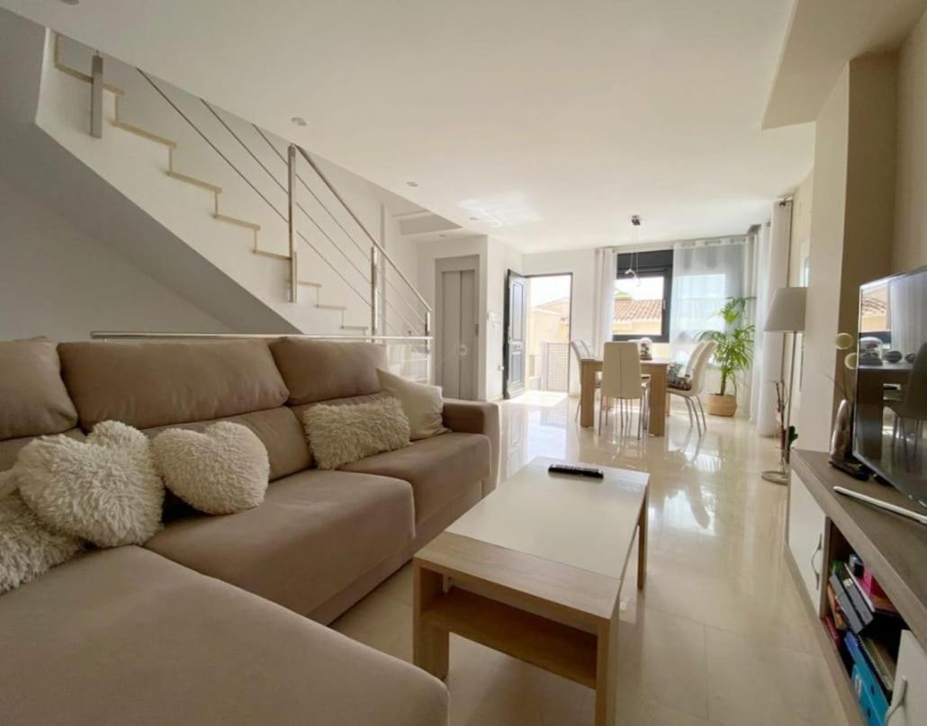 Precioso Bungalow Luminoso Con Piscina Y Terraza. Hébergement de vacances Calp